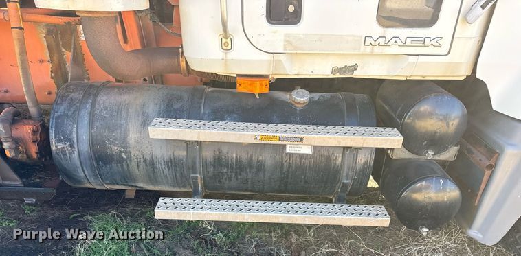 image for item DT5478 2008 Mack GU713 fracturing and sand blender truck