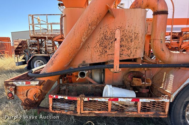 image for item DT5478 2008 Mack GU713 fracturing and sand blender truck