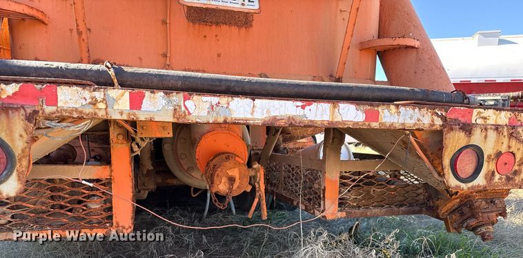 image for item DT5478 2008 Mack GU713 fracturing and sand blender truck