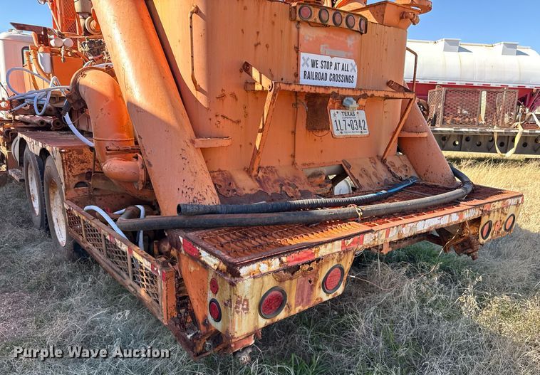 image for item DT5478 2008 Mack GU713 fracturing and sand blender truck