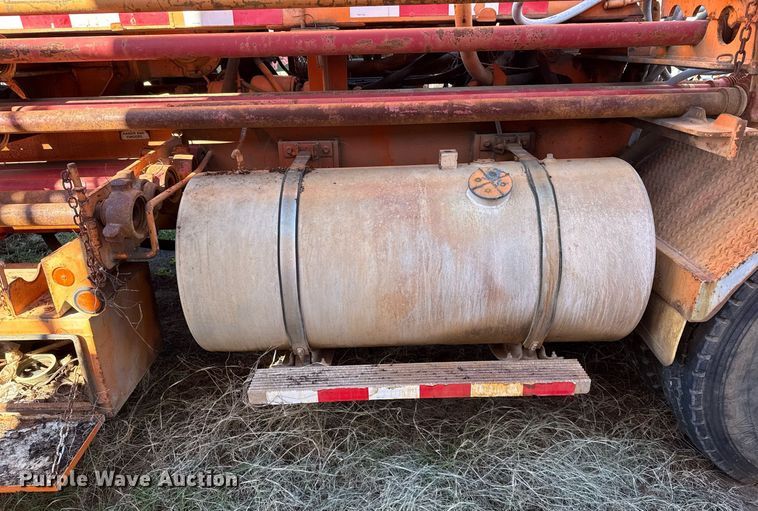 image for item DT5478 2008 Mack GU713 fracturing and sand blender truck