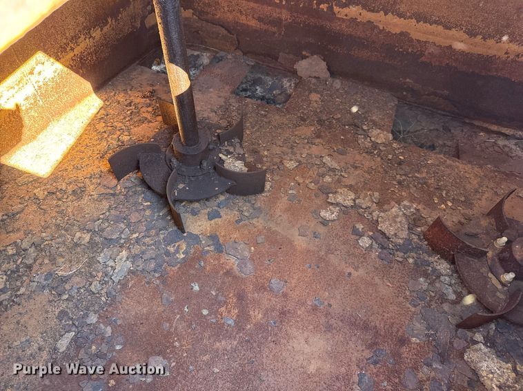 image for item DT5478 2008 Mack GU713 fracturing and sand blender truck