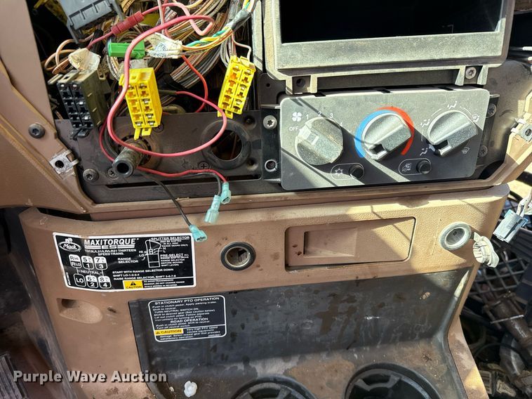 image for item DT5478 2008 Mack GU713 fracturing and sand blender truck