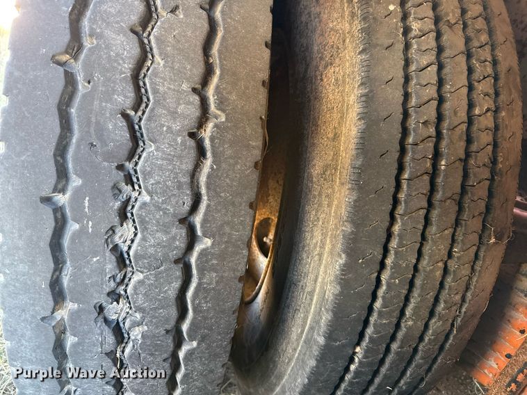 image for item DT5478 2008 Mack GU713 fracturing and sand blender truck