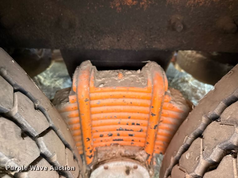 image for item DT5478 2008 Mack GU713 fracturing and sand blender truck