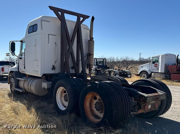 image for item DT5479 2005 Mack CXN613 semi truck