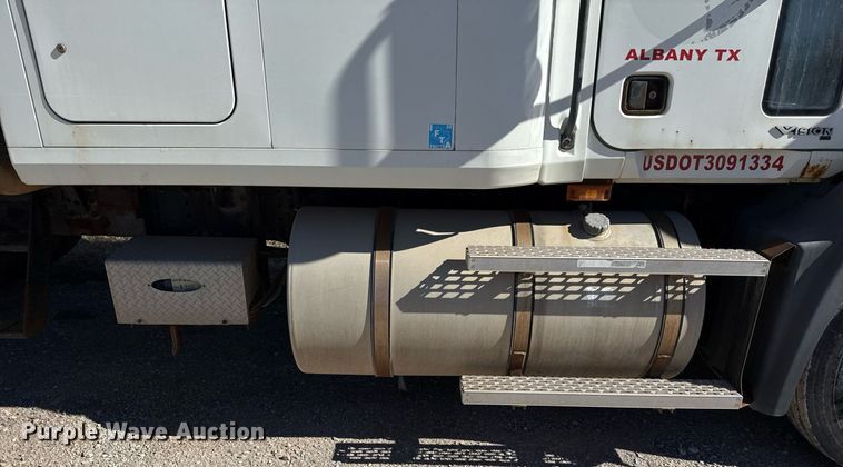 image for item DT5479 2005 Mack CXN613 semi truck