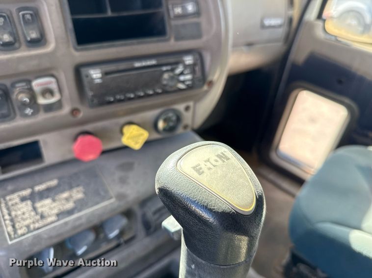 image for item DT5479 2005 Mack CXN613 semi truck