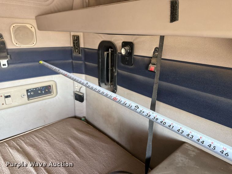 image for item DT5479 2005 Mack CXN613 semi truck