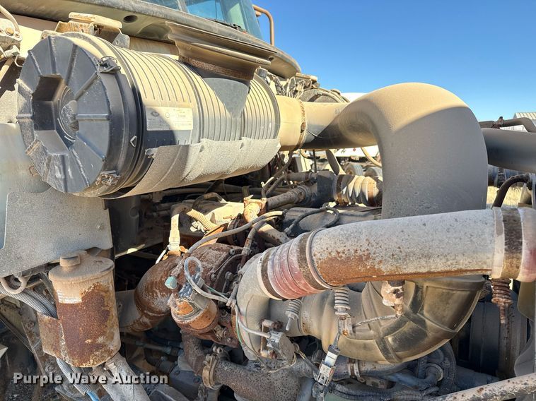 image for item DT5479 2005 Mack CXN613 semi truck