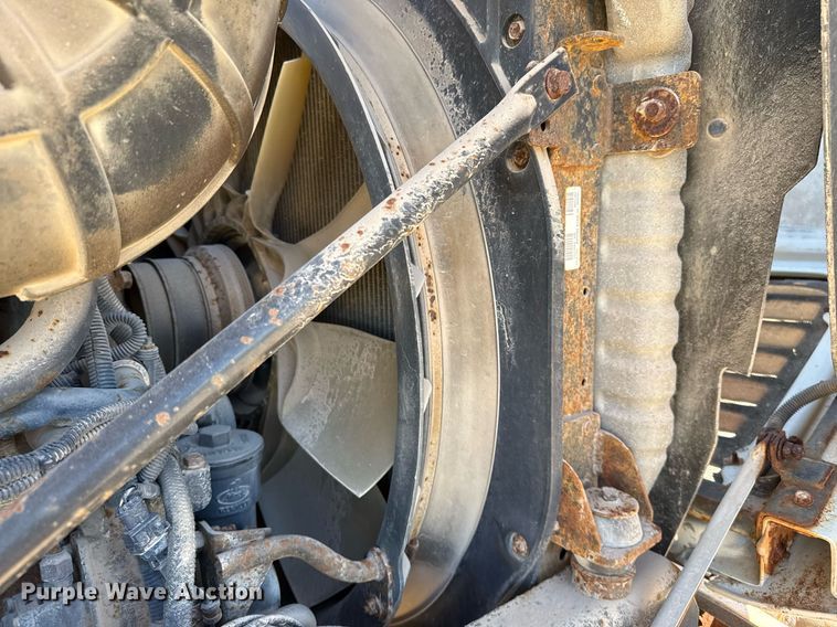 image for item DT5479 2005 Mack CXN613 semi truck