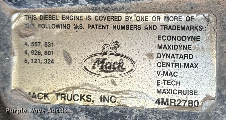 image for item DT5479 2005 Mack CXN613 semi truck