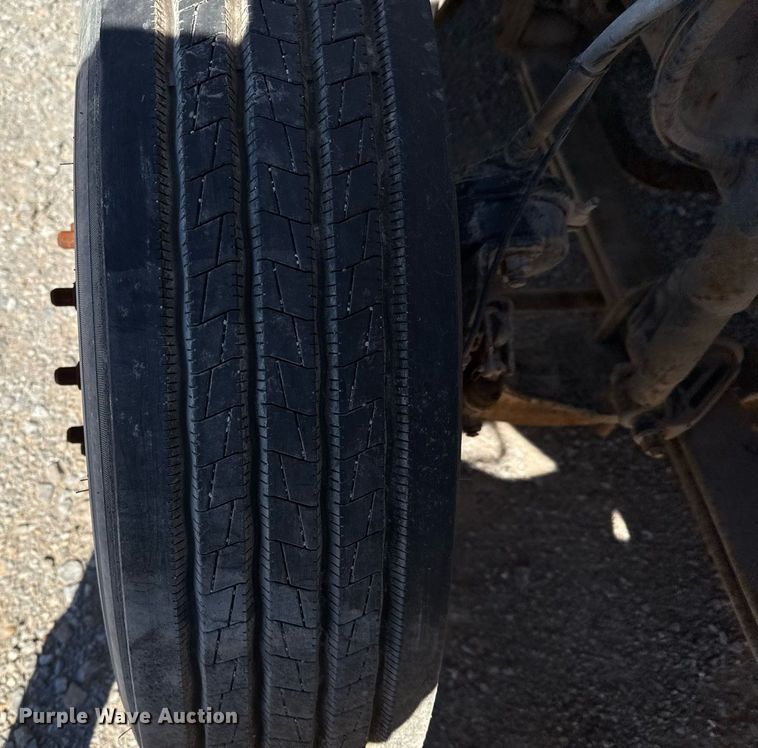 image for item DT5479 2005 Mack CXN613 semi truck