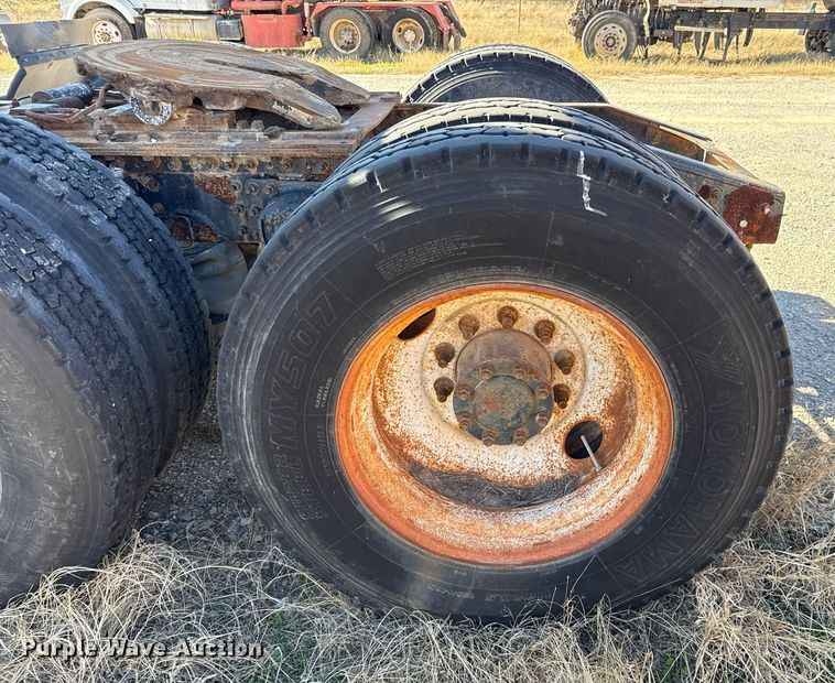 image for item DT5479 2005 Mack CXN613 semi truck