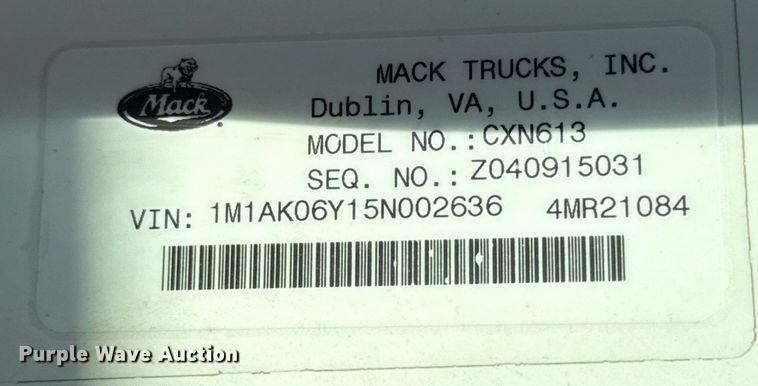image for item DT5479 2005 Mack CXN613 semi truck