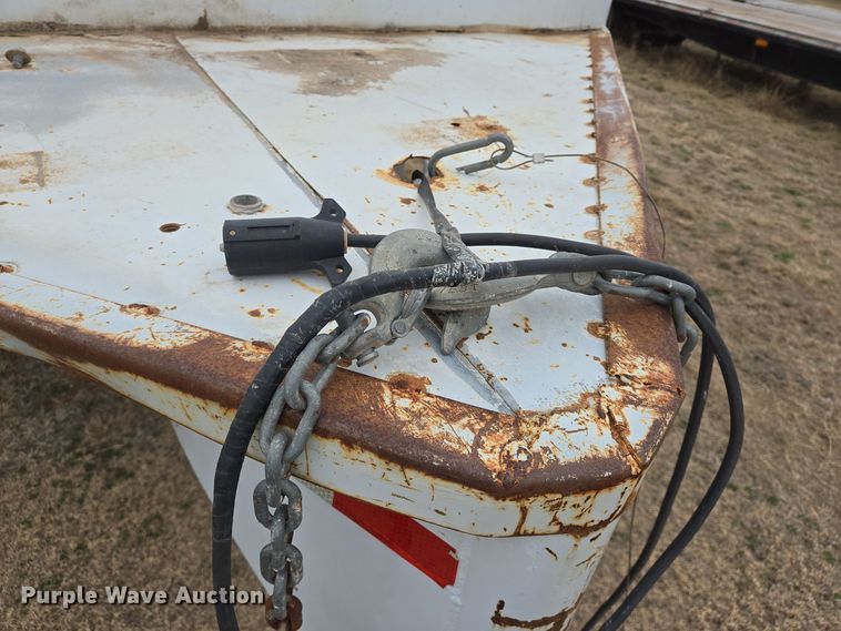 image for item DT5482 2006 WW enclosed cargo trailer