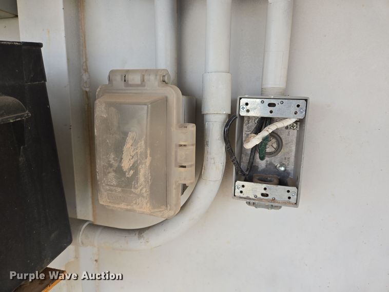 image for item DT5482 2006 WW enclosed cargo trailer