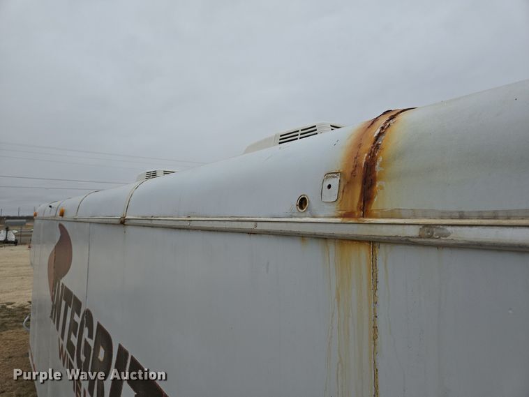 image for item DT5482 2006 WW enclosed cargo trailer