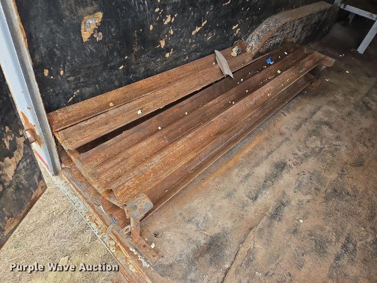 image for item DT5482 2006 WW enclosed cargo trailer