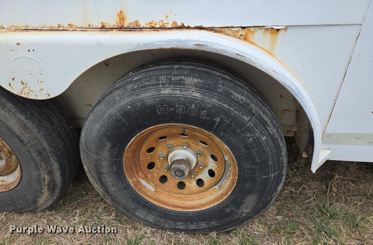 image for item DT5482 2006 WW enclosed cargo trailer