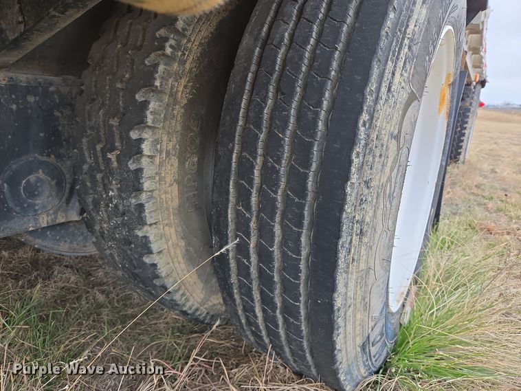 image for item DT5483 1997 Fontaine drop deck trailer