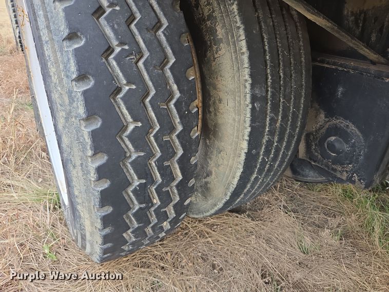 image for item DT5483 1997 Fontaine drop deck trailer