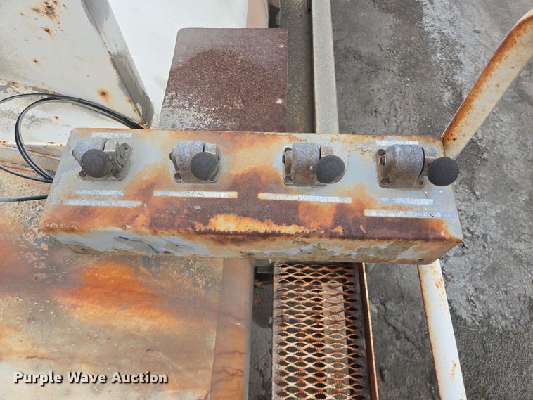 image for item DT5492 2009 Troxell acid tank trailer