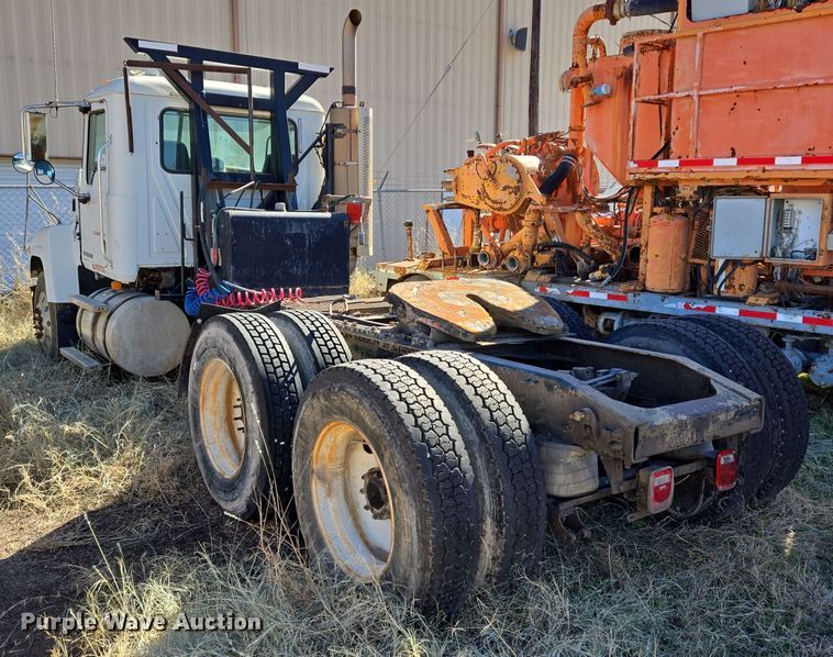 image for item EE0014 2009 Mack CHU613 semi truck