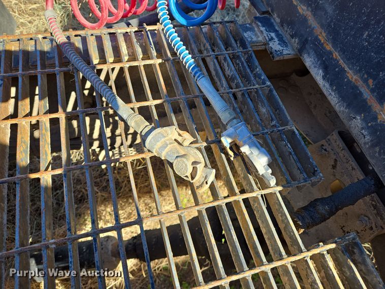 image for item EE0014 2009 Mack CHU613 semi truck