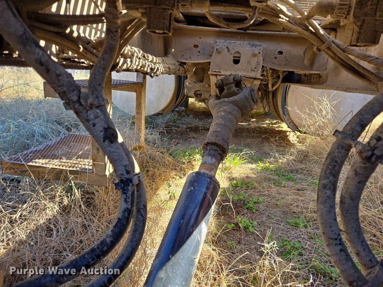 image for item EE0014 2009 Mack CHU613 semi truck