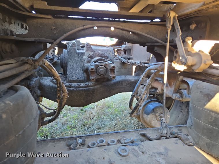 image for item EE0014 2009 Mack CHU613 semi truck