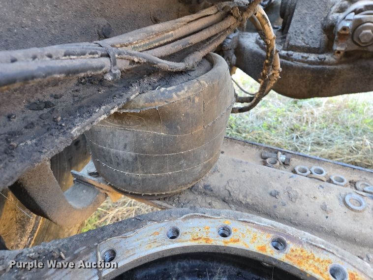 image for item EE0014 2009 Mack CHU613 semi truck