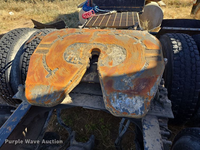 image for item EE0014 2009 Mack CHU613 semi truck