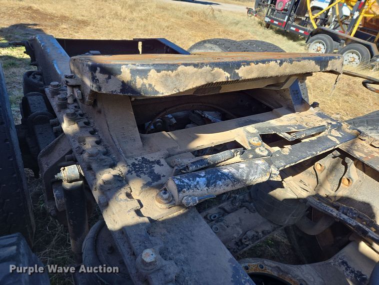 image for item EE0014 2009 Mack CHU613 semi truck