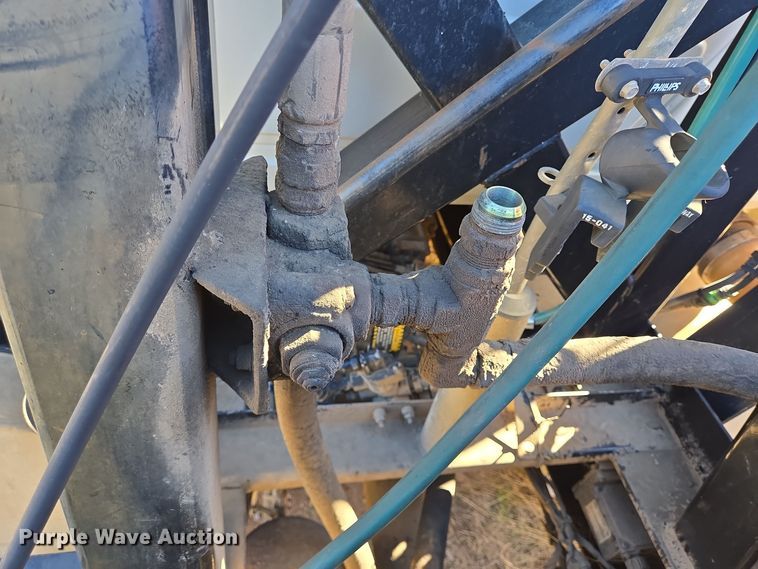 image for item EE0014 2009 Mack CHU613 semi truck