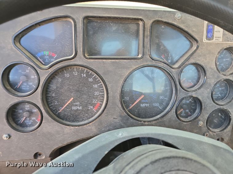 image for item EE0014 2009 Mack CHU613 semi truck