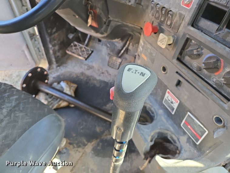 image for item EE0014 2009 Mack CHU613 semi truck