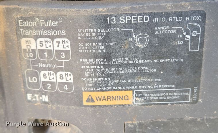 image for item EE0014 2009 Mack CHU613 semi truck