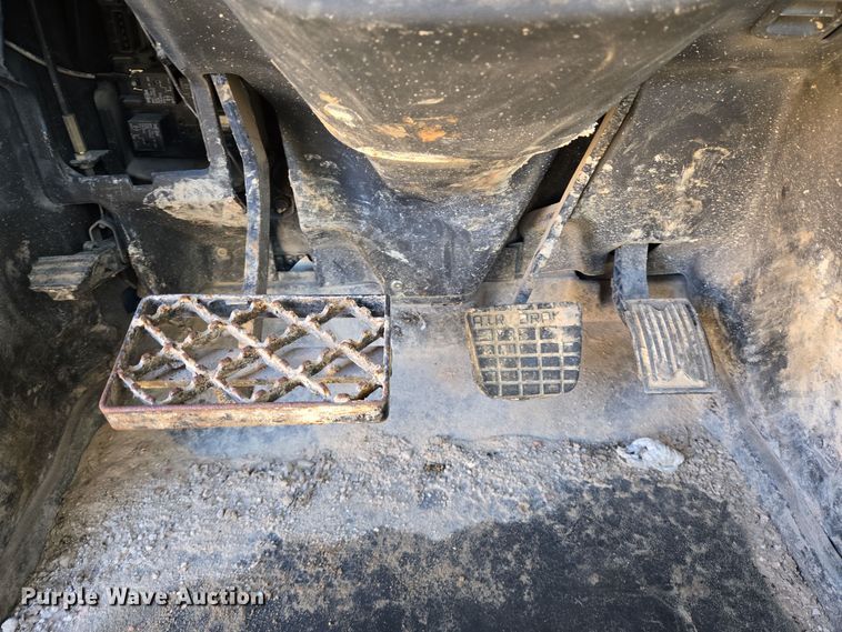 image for item EE0014 2009 Mack CHU613 semi truck