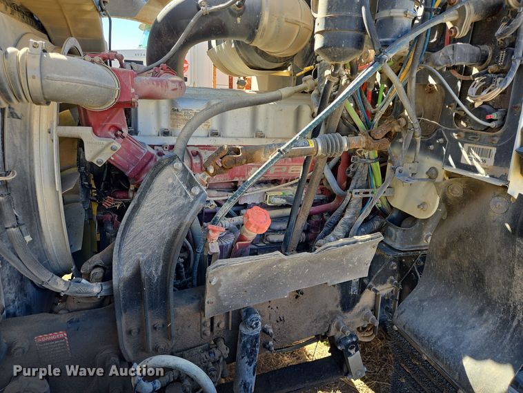 image for item EE0014 2009 Mack CHU613 semi truck