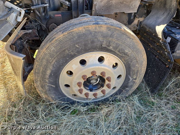 image for item EE0014 2009 Mack CHU613 semi truck