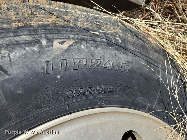 image for item EE0014 2009 Mack CHU613 semi truck