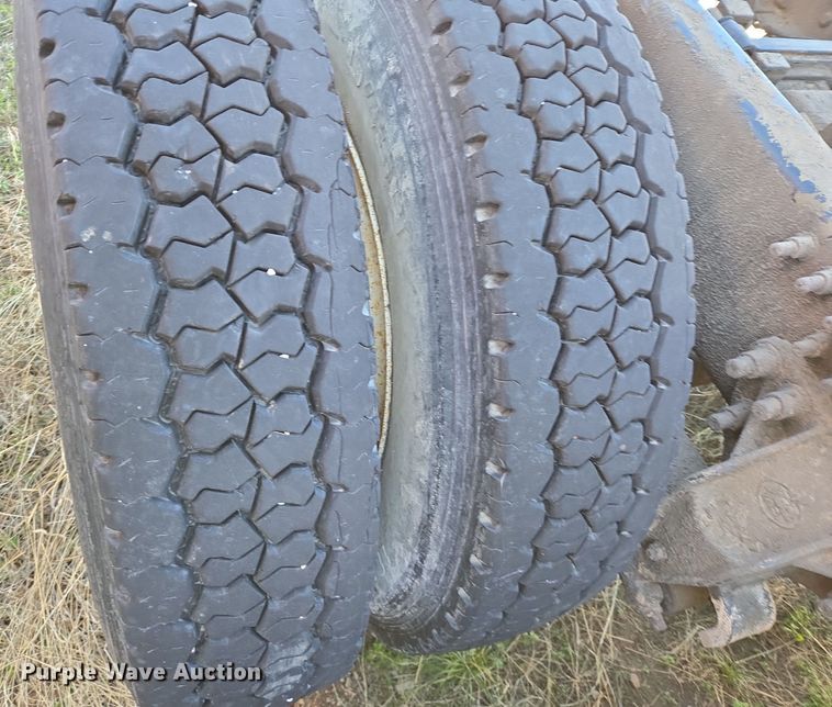 image for item EE0014 2009 Mack CHU613 semi truck