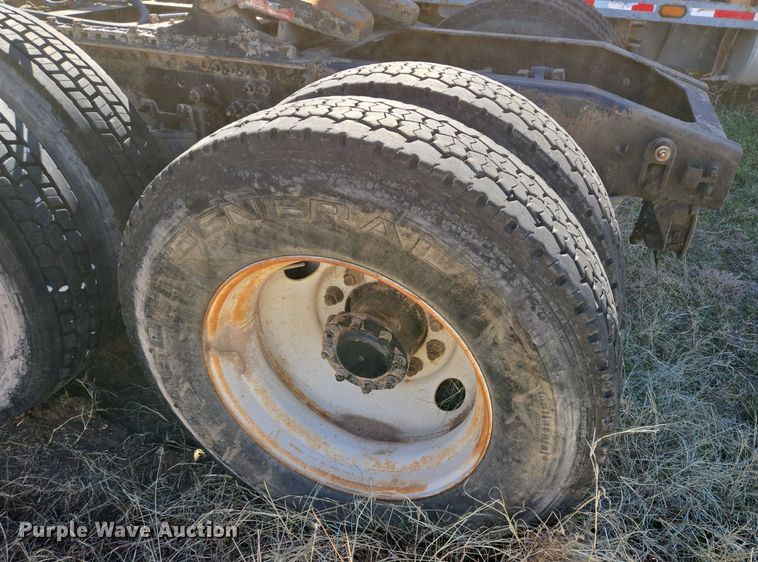 image for item EE0014 2009 Mack CHU613 semi truck