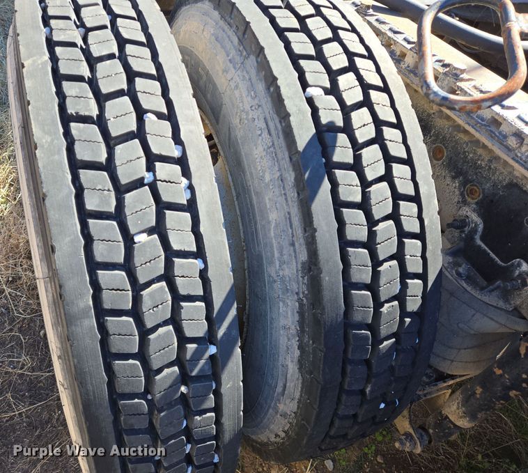 image for item EE0014 2009 Mack CHU613 semi truck