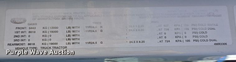 image for item EE0014 2009 Mack CHU613 semi truck