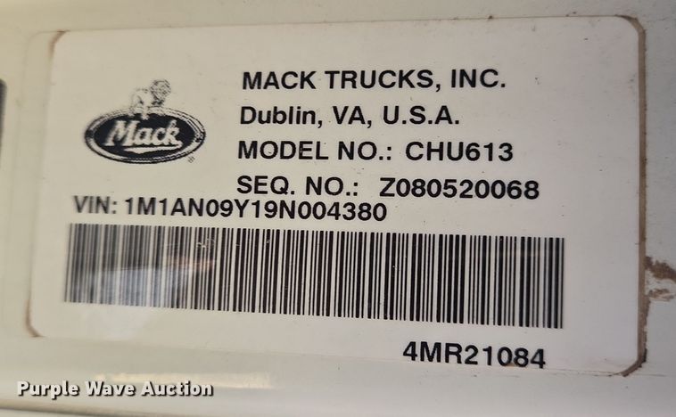 image for item EE0014 2009 Mack CHU613 semi truck