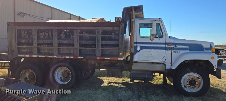 image for item EE0015 1996 International 2574 6X4 dump truck