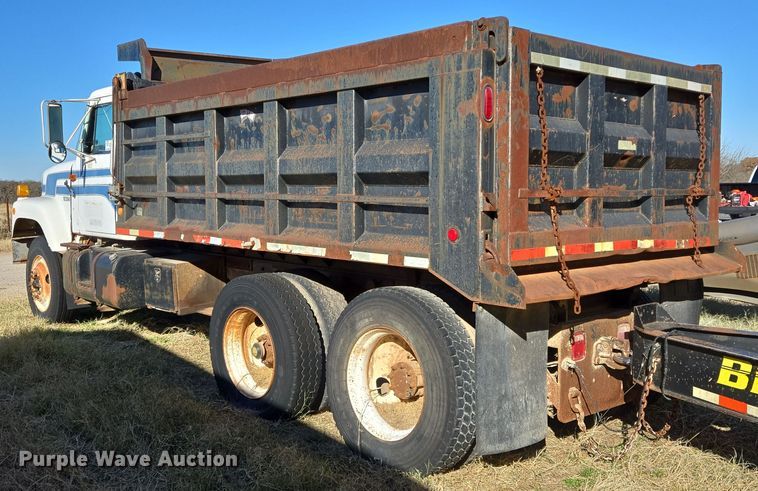 image for item EE0015 1996 International 2574 6X4 dump truck