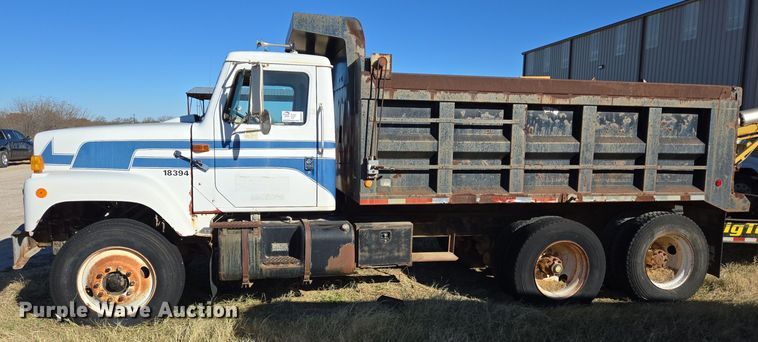 image for item EE0015 1996 International 2574 6X4 dump truck